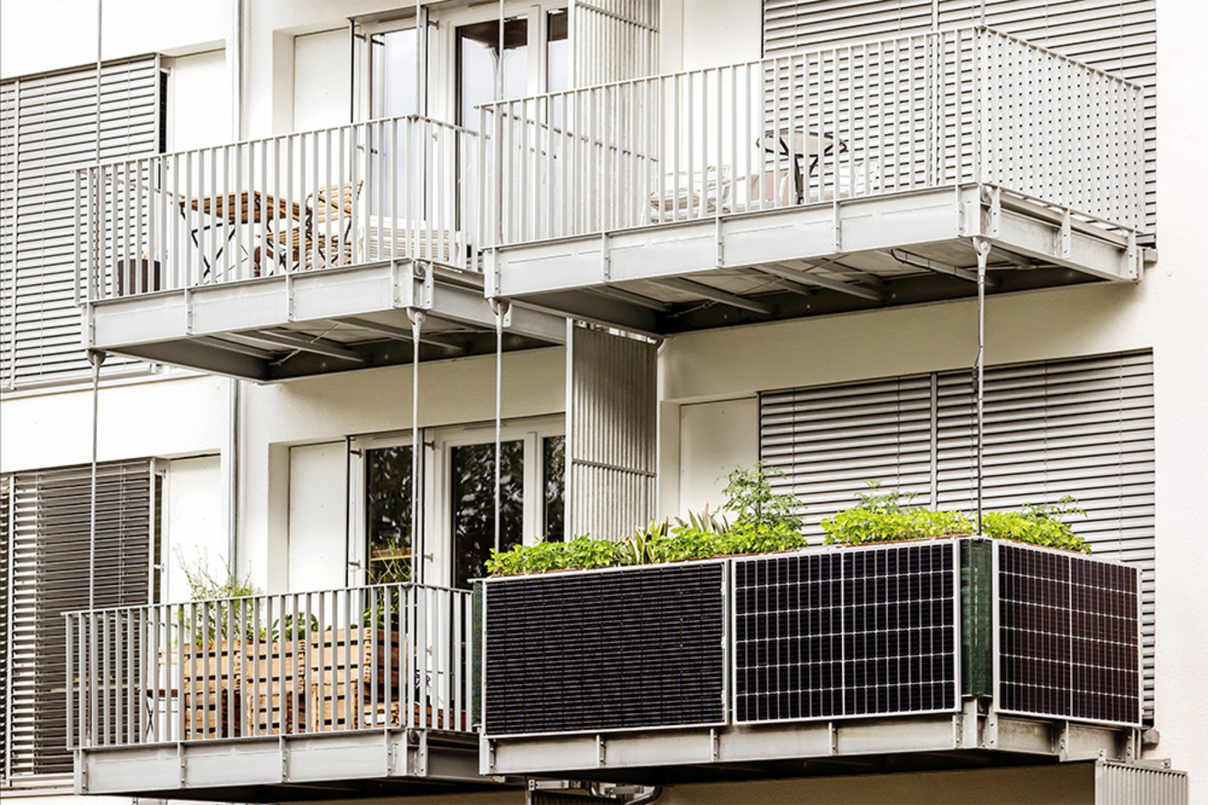 Balkon­kraftwerk bei Main-Kinzig-Photovoltaik GmbH in Erlensee